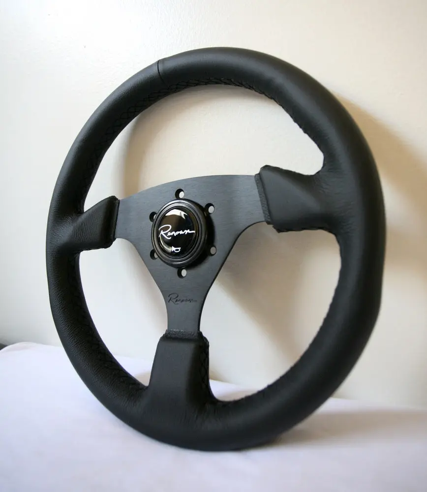 Renown Clubsport Steering Wheel - Black Stitching 2